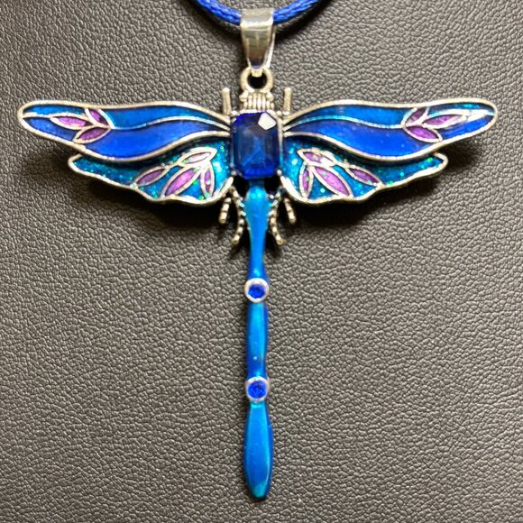 ๐ Sale! ๐ NEW Blue & teal enamel dragonfly necklace with blue woven neck cord - Picture 1 of 3